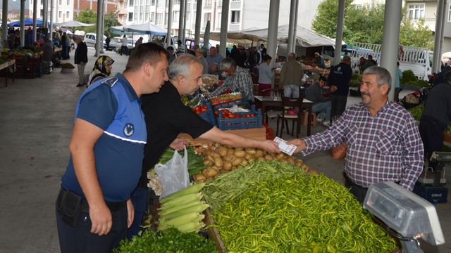 Havza sebze pazarında fiyat etiketi denetimi yapıldı