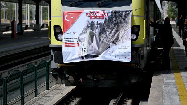Yardım malzemeleri taşıyan "İyilik Treni"nin 23'üncüsü Afganistan'a hareket etti