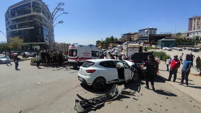 Şırnak'ta 5 aracın karıştığı zincirleme kaza; 3 yaralı