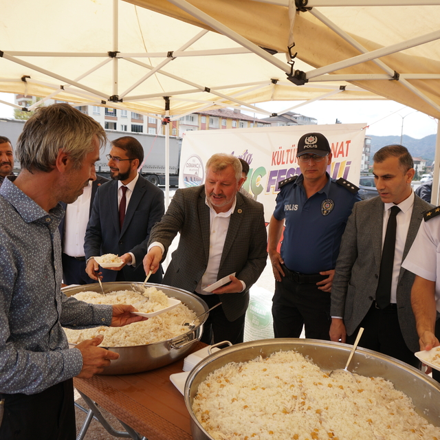 Osmancık'ta D-100 kara yolunda sürücülere pirinç pilavı ikram edildi