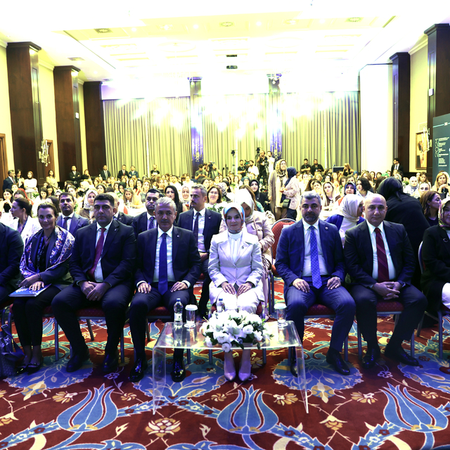 Bakan Göktaş, Mardin'de "Halkbank Üreten Kadınlar Programı"nda konuştu: