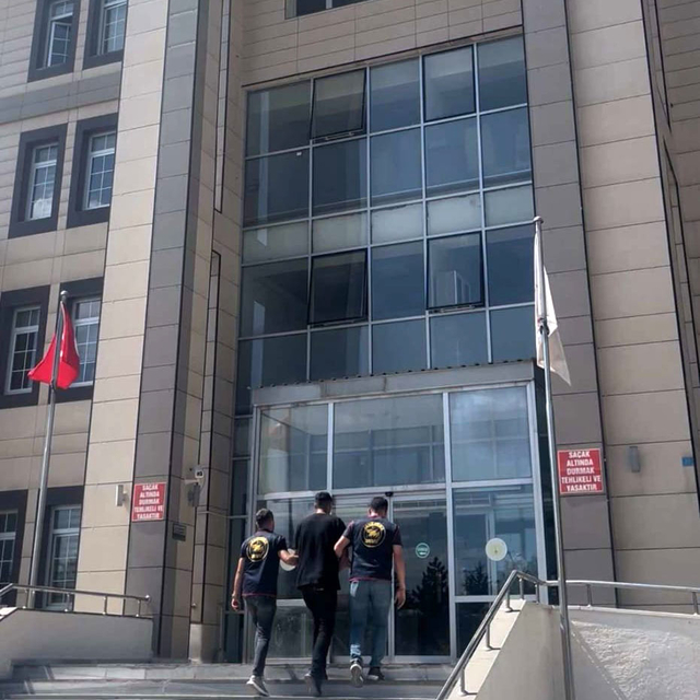 Bitlis'te 5 yıldır aranan zanlı sahte kimlikle yakalandı