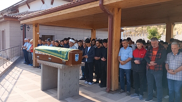 Ankara'da yaşıtı tarafından bıçaklanan çocuğun cenazesi toprağa verildi