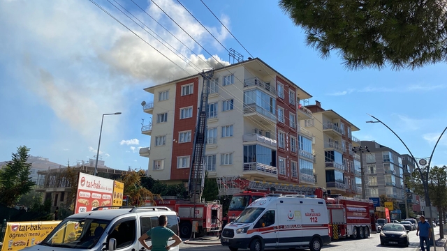 Burdur'da çatıda çıkan yangın hasara yol açtı