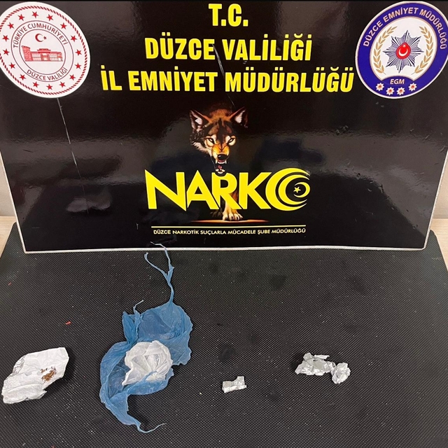 Düzce'de uyuşturucu operasyonlarında yakalanan 5 şüpheliden 2'si tutuklandı