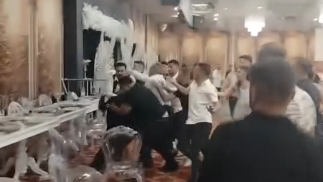 Adana'da, düğündeki kavga kamerada