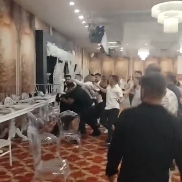 Adana'da, düğündeki kavga kamerada