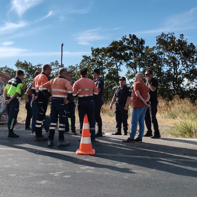 Balıkesir'de amonyum nitrat yüklü tanker devrildi; patlama riskine karşı yo...