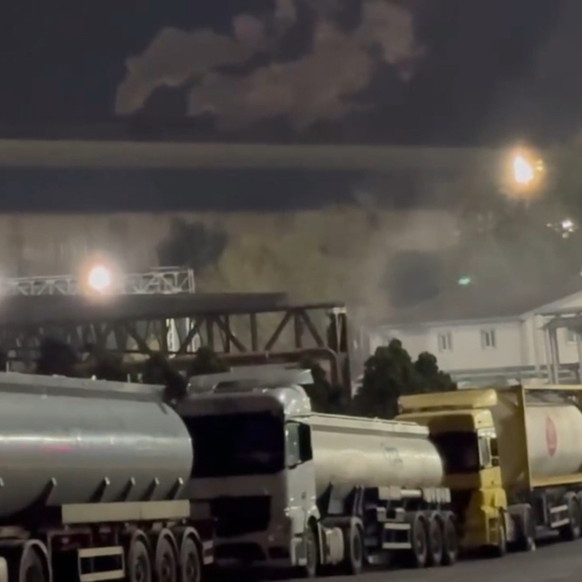 Boya fabrikasında kimyasal yüklü tankerdeki sızıntı ekipleri harekete geçir...