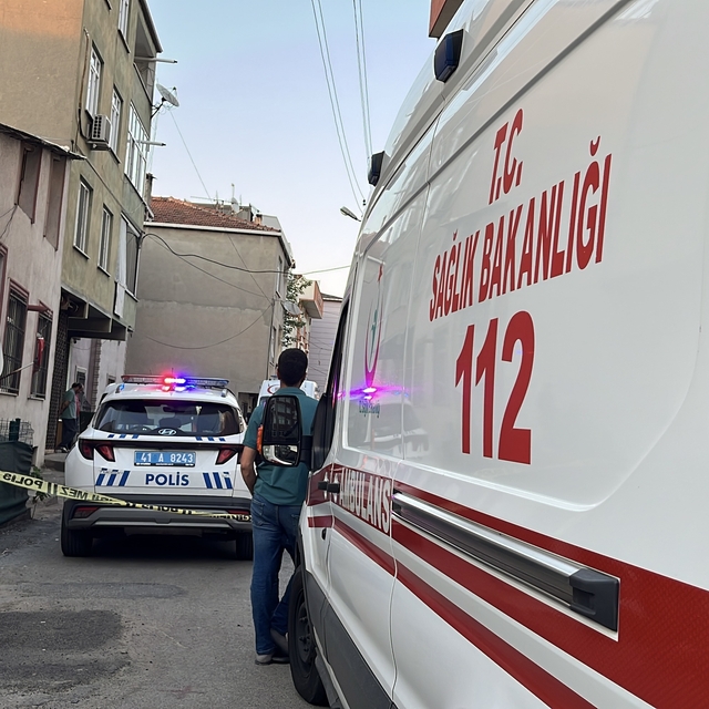 Kötü koku gelen evde anne- kız ölü bulundu; vücutlarında kesici alet yarala...