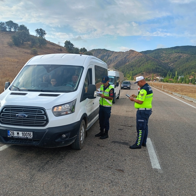 Alucra'da okul servislerine denetleme yapıldı