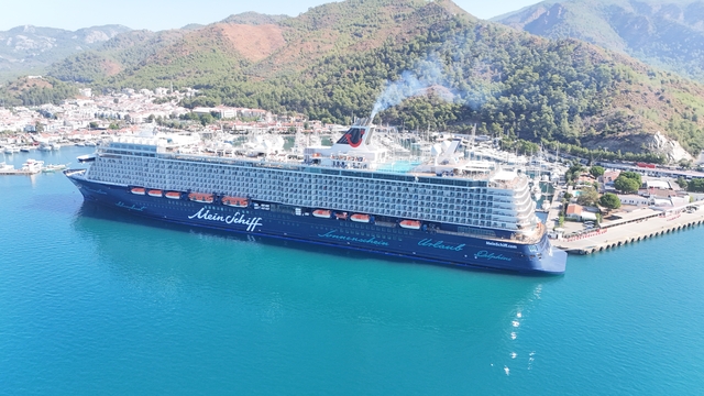 Marmaris'e "Mein Schiff 5" kruvaziyeri ile 2 bin 600 turist geldi