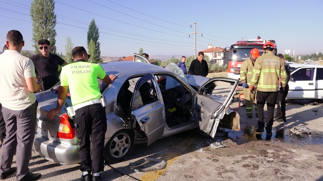 Kırıkkale'de otomobiller çarpıştı: 2 ölü