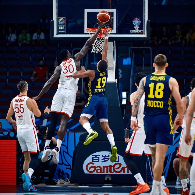 Karşıyaka eski oyuncularıyla gururlu