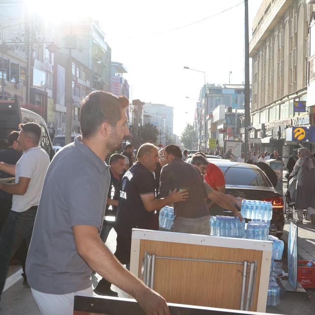 Van'da zabıta ekiplerinden kaldırım işgali denetimi