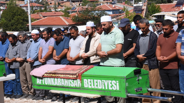 Afyonkarahisar'da tabancayla öldürülen iki kadının cenazesi defnedildi