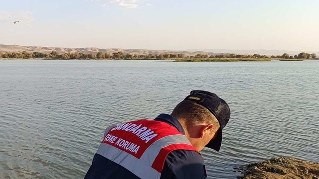 Batman Çayı'ndan 250 metre hayalet ağ çıkarıldı