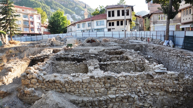 Kütahya'da hamam ve mescit kalıntısının bulunduğu kazı bölgesinde arkeopark oluşturulacak