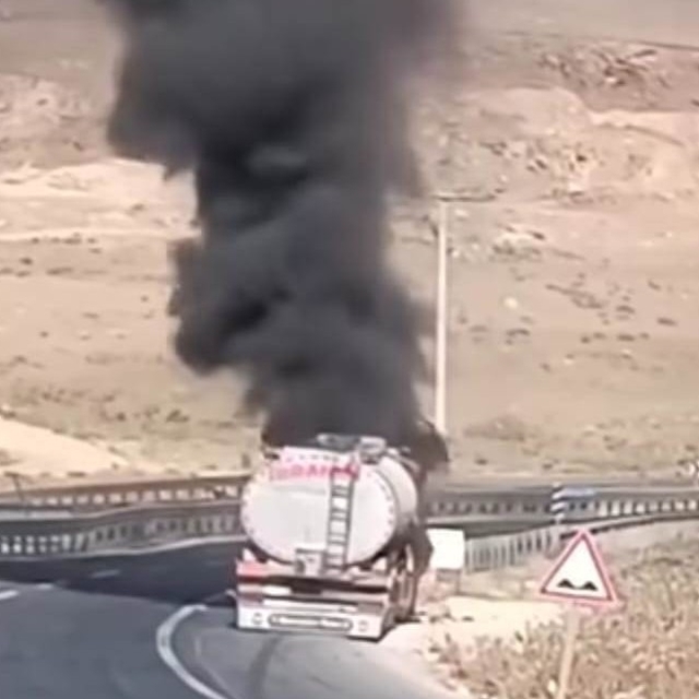 Cizre'de seyir halindeki akaryakıt tankerinde çıkan yangın söndürüldü