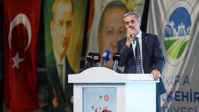 Sakarya Büyükşehir Belediyesinden 16 ilçeye 1 milyar liralık spor yatırımı