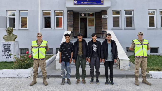 Bitlis'te 4 kaçak göçmen yakalandı