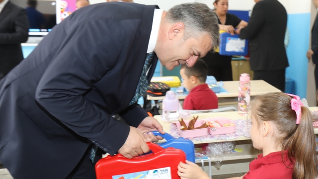 Çubuk Belediyesinden öğrencilere kırtasiye desteği