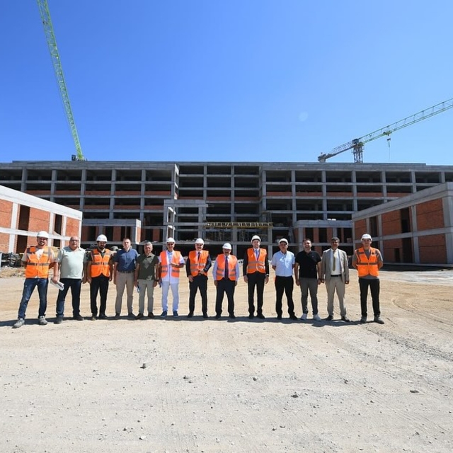 Balıkesir Valisi Ustaoğlu, Edremit Devlet Hastanesi inşaatını inceledi