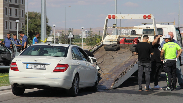 Kayseri'de iki otomobilin çarpıştığı kazada 2 kişi öldü, 3 kişi yaralandı