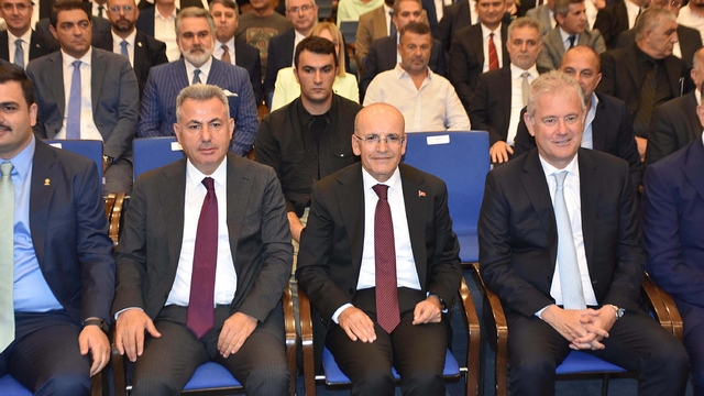 Bakan Şimşek, İzmir'de iş dünyasıyla buluştu