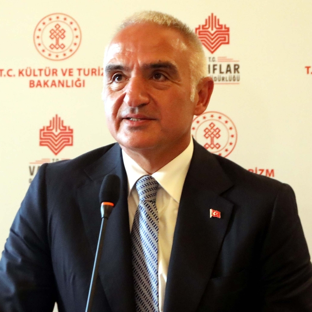 Bakan Ersoy: Yerin üzerindeki eserler kadar altındakilere de önem veriyoruz