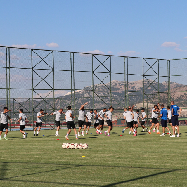 İşitme Engelli A Milli Futbol Takımı, Burdur'da olimpiyatlara hazırlanıyor