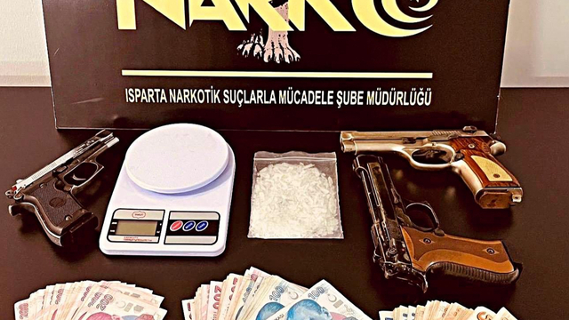 Isparta'da uyuşturucu operasyonunda yakalanan 3 şüpheliden 1'i tutuklandı
