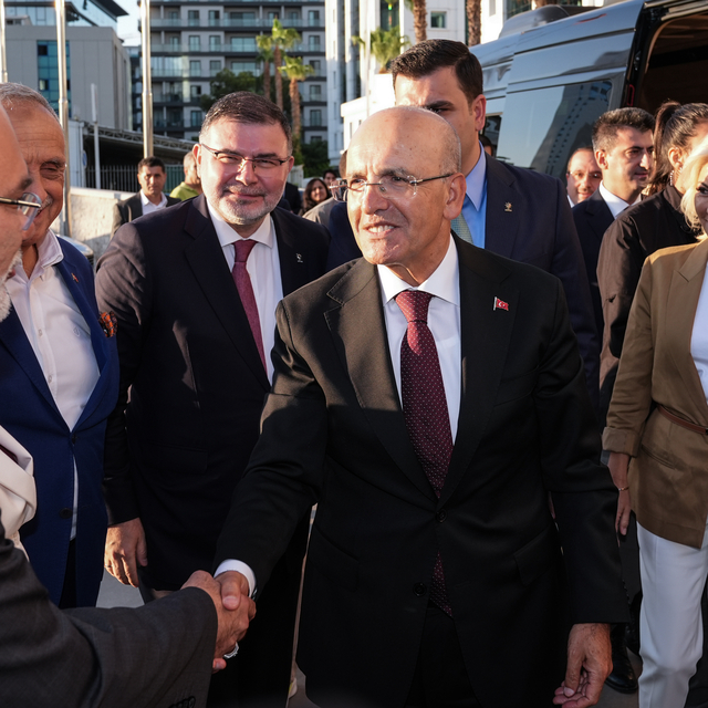 Hazine ve Maliye Bakanı Mehmet Şimşek İzmir'de ziyaretlerde bulundu