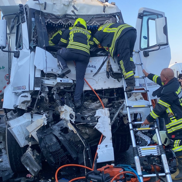 Mersin'de zincirleme trafik kazasında 5 kişi yaralandı