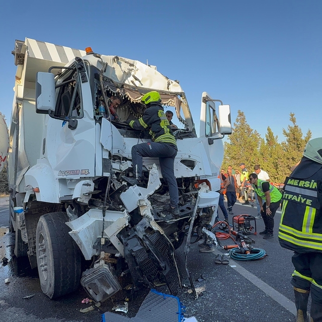 Tarsus'ta 5 aracın karıştığı zincirleme kaza: 1 yaralı