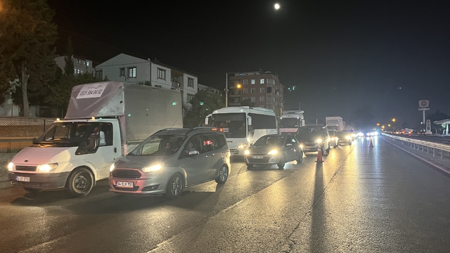 Kocaeli'de iki otomobil çarpıştı: 4 yaralı