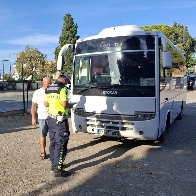 Ayvacık'ta okul servisleri denetlendi