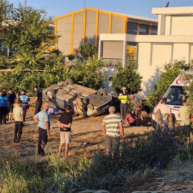 Antalya'da şarampole devrilen otomobilin sürücüsü öldü