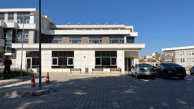 Eski sevgilisini tabancayla öldürüp, 2 kişiyi yaraladıktan sonra intihar etti