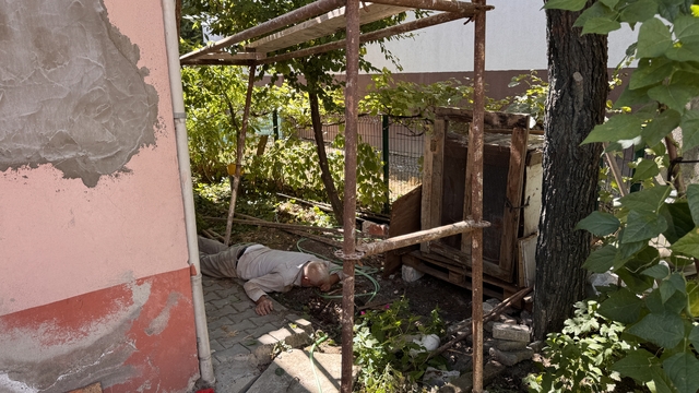 Bolu'da iskeleden düşen işçi yaralandı