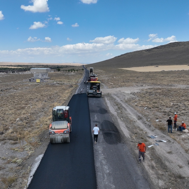 Kayseri Büyükşehir Belediyesi, İncesu'da asfaltlama çalışmalarına başladı