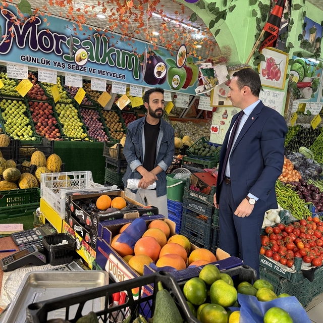 Çaldıran Kaymakamı Bakan, esnafı ziyaret etti