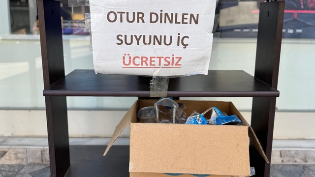 Yokuşta yorulanlara ücretsiz su ve dinlenme imkanı