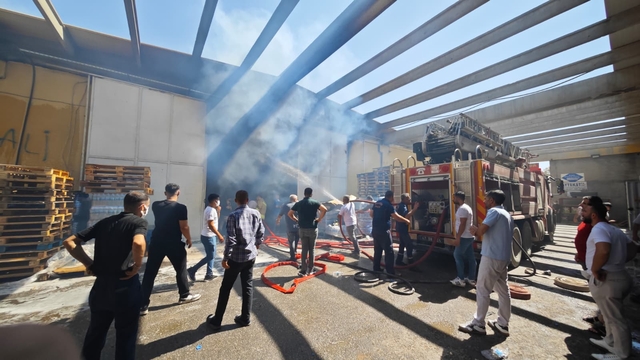 Mardin'de içecek deposunda yangın