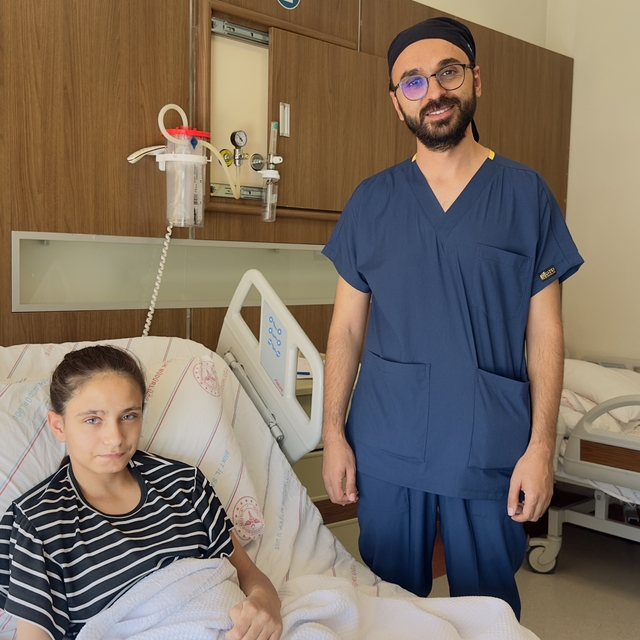 Siirt'te kulak zarı çökmesi teşhisi konulan hasta ameliyatla sağlığına kavu...