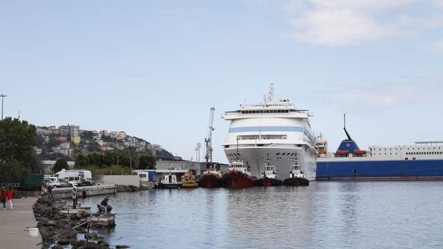 "Astoria Grande" kruvaziyeri 937 yolcusuyla Samsun Limanı'na demirledi