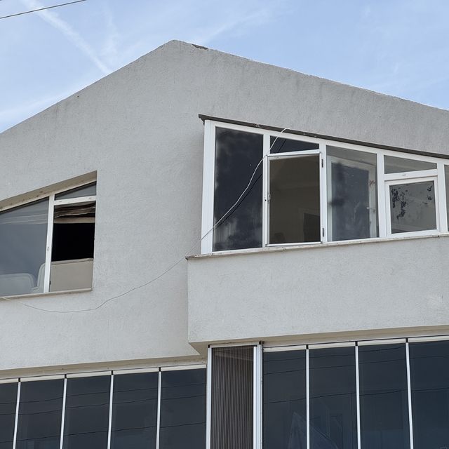 Edirne'de ağabeyiyle tartışma sonrası evini yakan kişi bıçakla aile fertler...