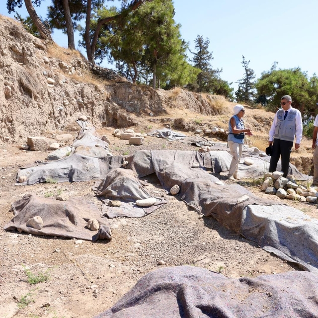 Mersin Valisi Toros Yumuktepe Höyüğü'nde incelemede bulundu