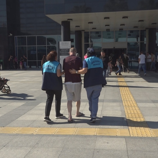 Mersin'in Akdeniz ilçesinde "Onkobüs Servisi" hastalara ulaşım desteğinde b...