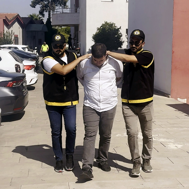 Belediyeye sattığı suların parasını alamayınca tabancayla başkanın firmasın...